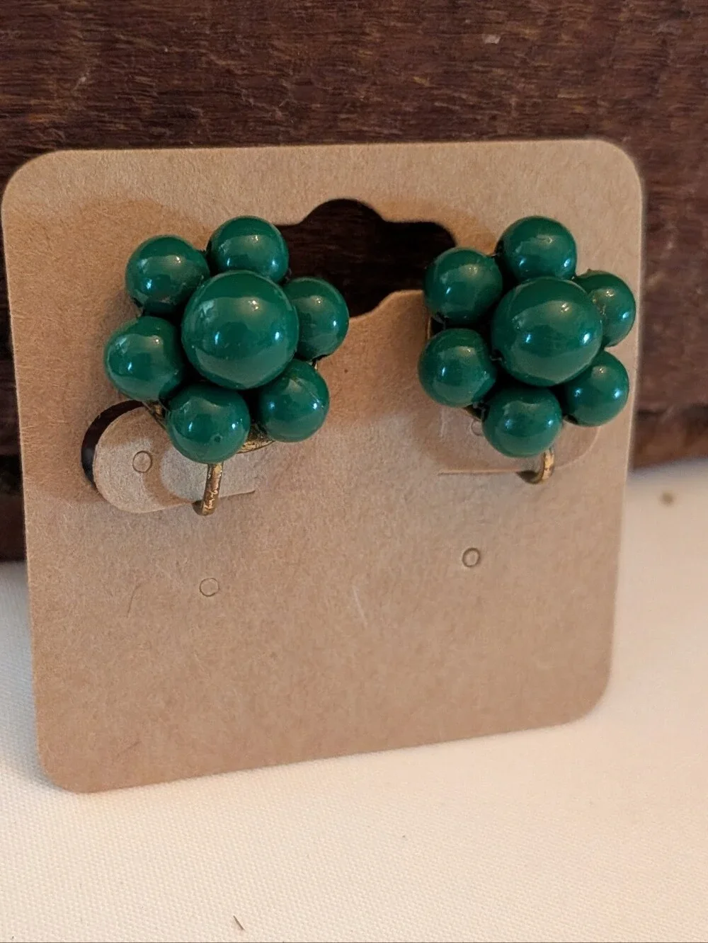Vintage Green Cluster Bead Screw-On Earrings - Women Jewelry